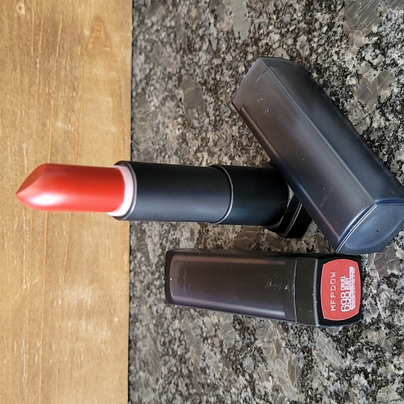 Maybelline #698 Cruel Ruby Lipstick - Picture 2 of 6
